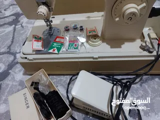  7 ماكنه خياطه سنجر مستعمله + طاولة كوي كبيره الحجم