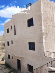  4 منزل 3 طبقات جاهز للسكن مع قطعة أرض للبيع في بيت لحم