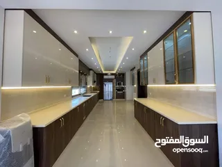  10 شقة طابقية (سكن خاص) للبيع بإطلالة (بانارومية) وجميلة جداً على السيتي مول وحدائق الحسين وقرب مكة مول