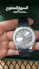  5 12  ساعه  منهم 4كوبي و 8 اصلي  2 جداد  6 مستعمل   كامل