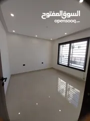  9 خلدا 160م داخلي و120م خارجي ومدخل خاص وكراج خاص بسعر مغري
