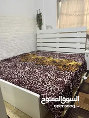  1 تخت مزوج بحالة جيدة