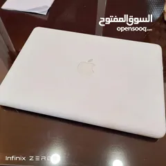  1 جهاز MacBook apple