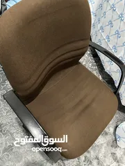  7 كرسي مكتب حالته جيده جدًا بسعر حرق