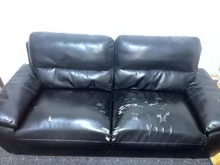  2 كنبه جلد 2 مقاعد مريحه جدا