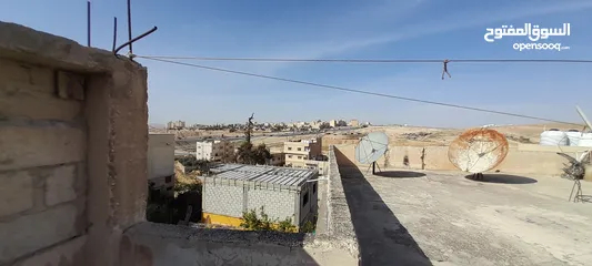  30 بيت مع ارض للبيع