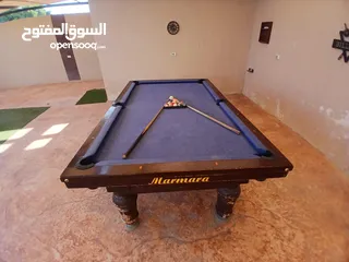  1 طاولة بلياردو 9 قدم بحالة ممتازة للبيع