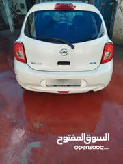  1 سيارة نيسان