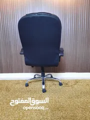  1 كرسي مكتب نظيف