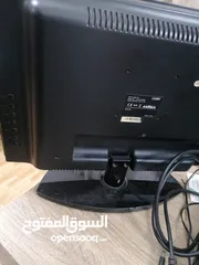  2 شاشه كميرات مراقبه وكمبيوتر