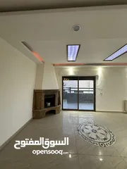  2 شقه دوبلكس مميزه جدا فارغه في عبدون اخير مع روف 4 نوم وترس واسع