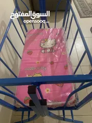  5 سرير اطفال مع فرشة ( استخدام بسيط جدا حوالي شهرين)
