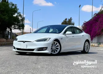  26 Tesla Model S Long Range Plus 2020 White interior