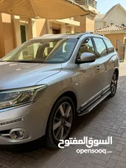  4 Nissan Pathfinder 2015 full option Accedent free  51000 AED Gcc specs  100000km