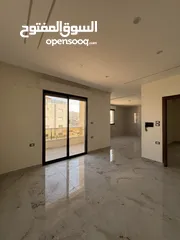  6 شقق مميزة للبيع 250 متر في ارقى مناطق شمال عمان شفابدران متوفر طابق اول وطابق أرضي وأخير مع روف مميز