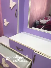  3 تواليت غرفة نوم مراية ودروج ورفوف حالتها جيدة جدا