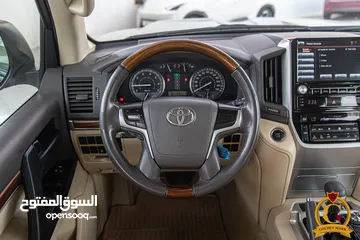  20 Toyota Land Cruiser 2017 Gx-r V8  السيارة بحالة الوكالة و قطعت مسافة 80,000 كم