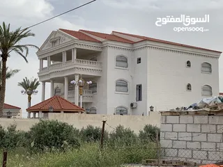  12 معاذ السعدون لكافة اعمال القرميد والديكور  أكواخ خشبية مظلات خشبية وكافة اعمال صيانة الكرميد
