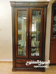  3 سفرة خشب زان 8 مقاعد و2 فضية وواحد بيرو بحالة جيدة جدا