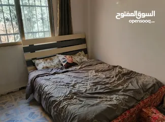  1 „غرفة نوم انيقة لون أسود وأبيض (تخت،خزانة،تسريحة،علاقة عامودية) ‟