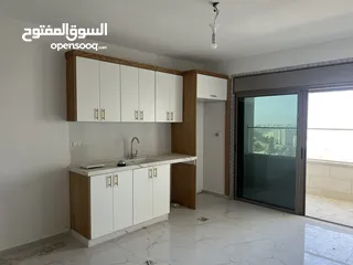  3 شقه فارغة للايجار لم تسكن من قبل وسط رام الله قرب الكليه الاهليه وشارع ركب