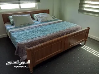  2 تخت مجوز مستعمل مع كومدينا