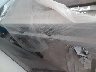  17 عدة مطعم للبيع مستعملة بحالة ممتازة جدا  البيع بداعي السفر..................................