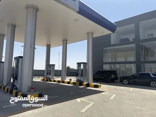  6 محلات للإيجار داخل محطة محروقات منطقة حيوية طريق ال 100 رجم الشامي منطقة متعطشة للخدمات