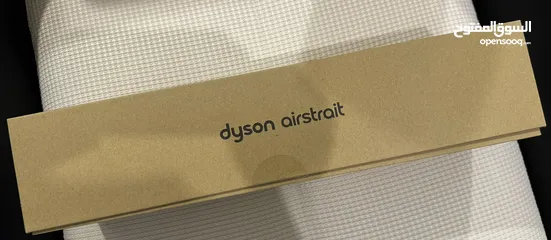  9 AirstraitTM Hair Straightener Dyson