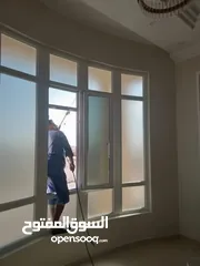  2 لكل قطاع جعلان و الولايات القريبه يوجد لدينا خدمات تنظيف البيوت و المساجد  من الاشخره الى بديه