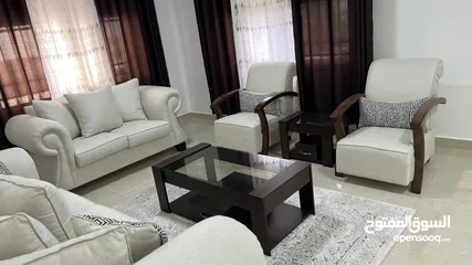  3 طقم كنب امريكي 7 مقاعد شبه جديد مع طقم طاولات فاخر 3 قطع