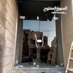  16 تركيب السيكوريت والمرايا وجميع أعمال الزجاج والألمنيوم بجودة عالية"