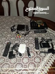  1 اربع رسيفرات 35دينار والواحد 10دنانيرماركات مع 4 ريموتات مشكلين مع 9 وصلات اضافيه تفاصيل بالداخل