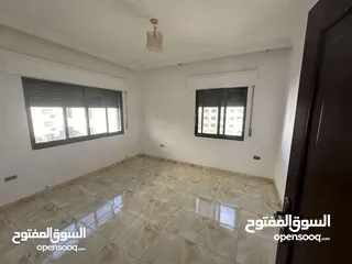  4 شقة للايجار حي الصحابة قرب صيدلية عميش طابق ثاني مساحة 175م
