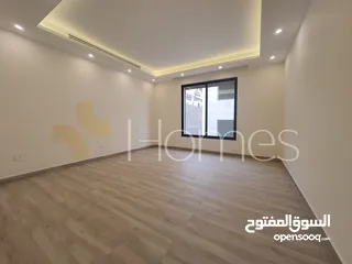  11 شقة طابق اول للبيع في رجم عميش بمساحة بناء 212م
