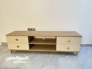  1 طاولة بحالة ممتازة