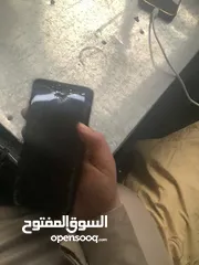  4 التلفون S9 فيه كسر قدام بس الكيامره الاماميه ما فيه شي بس والباقي التلفون لصقا ليزر والسماعه مافيه
