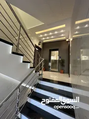  19 شقة للبيع اخير مع روف 170م في طريق المطار منطقة الحويطي