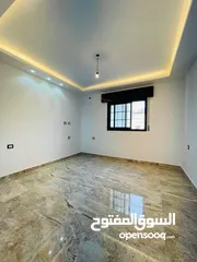  13 فــيلا 3 طوابق مفصولة الحشان سوق الجمعة
