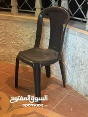  1 كراسي لون بني عدد 4 وطاولة