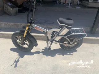  4 دراجات كهربائية
