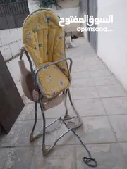  4 كرسي طعام +هزازه تشتغل على البطاريات السعر على التلفون+كراجه اطفال