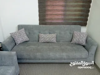  1 طقم كنب وصوفا بيد بنفس الوقت  8 مقاعد بحالة الوكالة