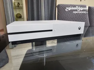  11 Xbox One s with gta 5 and more