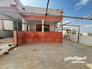  7 منزل للبيع