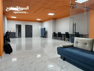  2 مكتب تشطيب سوبر مفروش مع الاثاث منطقه. حيويه اطلاله. وسط رفيديا واصل الماء والكهر،باء تسليم فوري