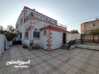  1 بيت مستقل شبه فيلا بمنطقة هادية وراقية التواصل واتس اب حصراً