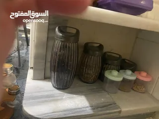  1 اغراض مطبخ مع سلة بطاطا وخلاط وبرداي زيبرا