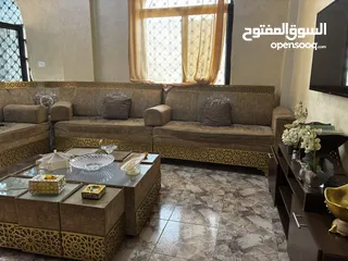  6 جلاية وتخت مفرد ونص وميكرويف وطقم كنب وخزانة وتخت بناتي طابقين للبيع