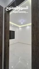  15 شقة طابق ثالث مع روف رائعة 190 م في ربوة عبدون